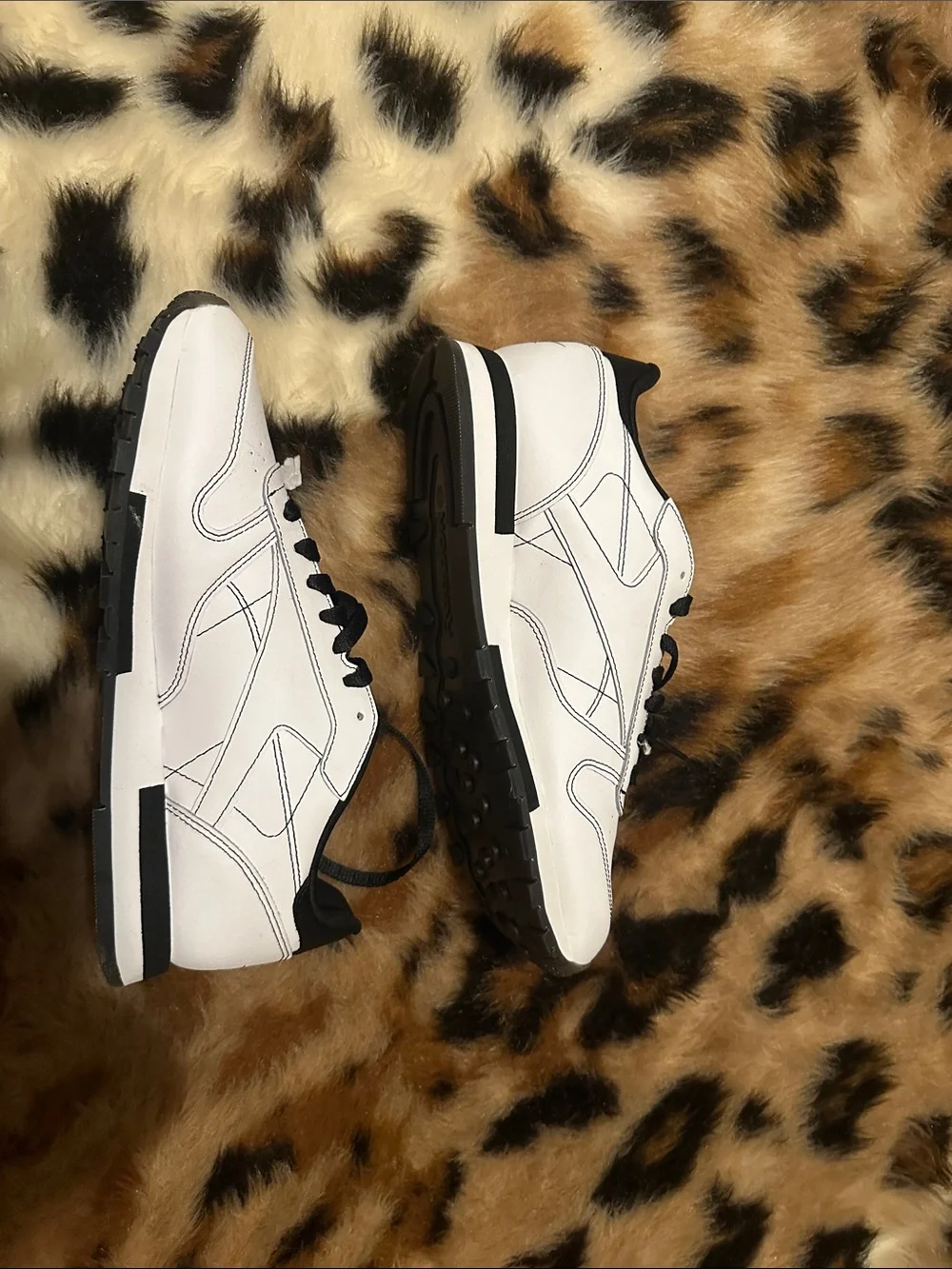 Reebok Classic White & Black Retro Runner Sneakers M8/W9.5 NWOT